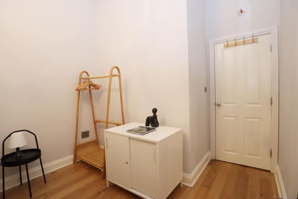 Seagulls Nest- Stylish 1 Bed Seafront Apartment *