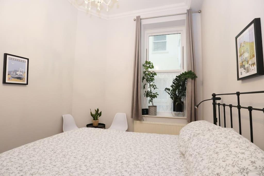 Seagulls Nest- Stylish 1 Bed Seafront Apartment *